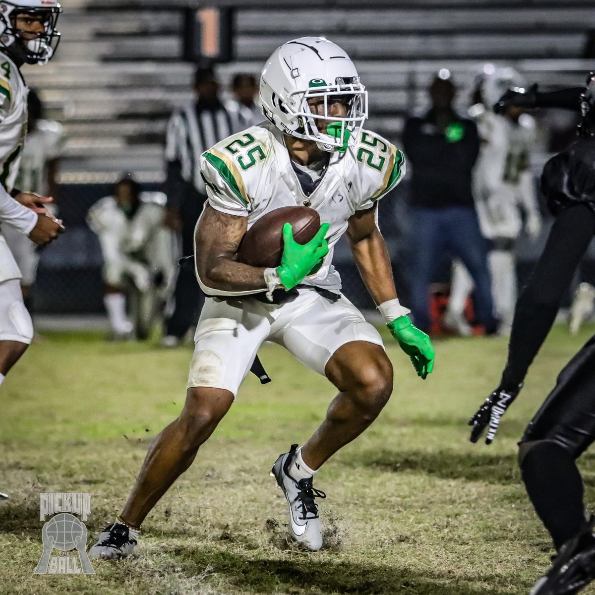 KeviontaeB's tweet photo. Still Here💚 https://t.co/jXJOzu8sL1