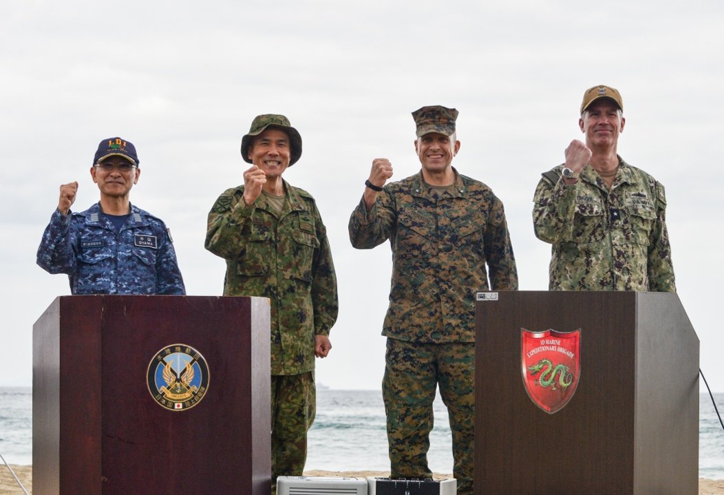 BilateralPressConference
During the iron Fist23 exercise ,both commanders held the bilateralpress conference.Conducting these challenging exercises,both countries can enhance bilateral operational capability,strengthen the power of deterrence,and enrich our response capabilities.