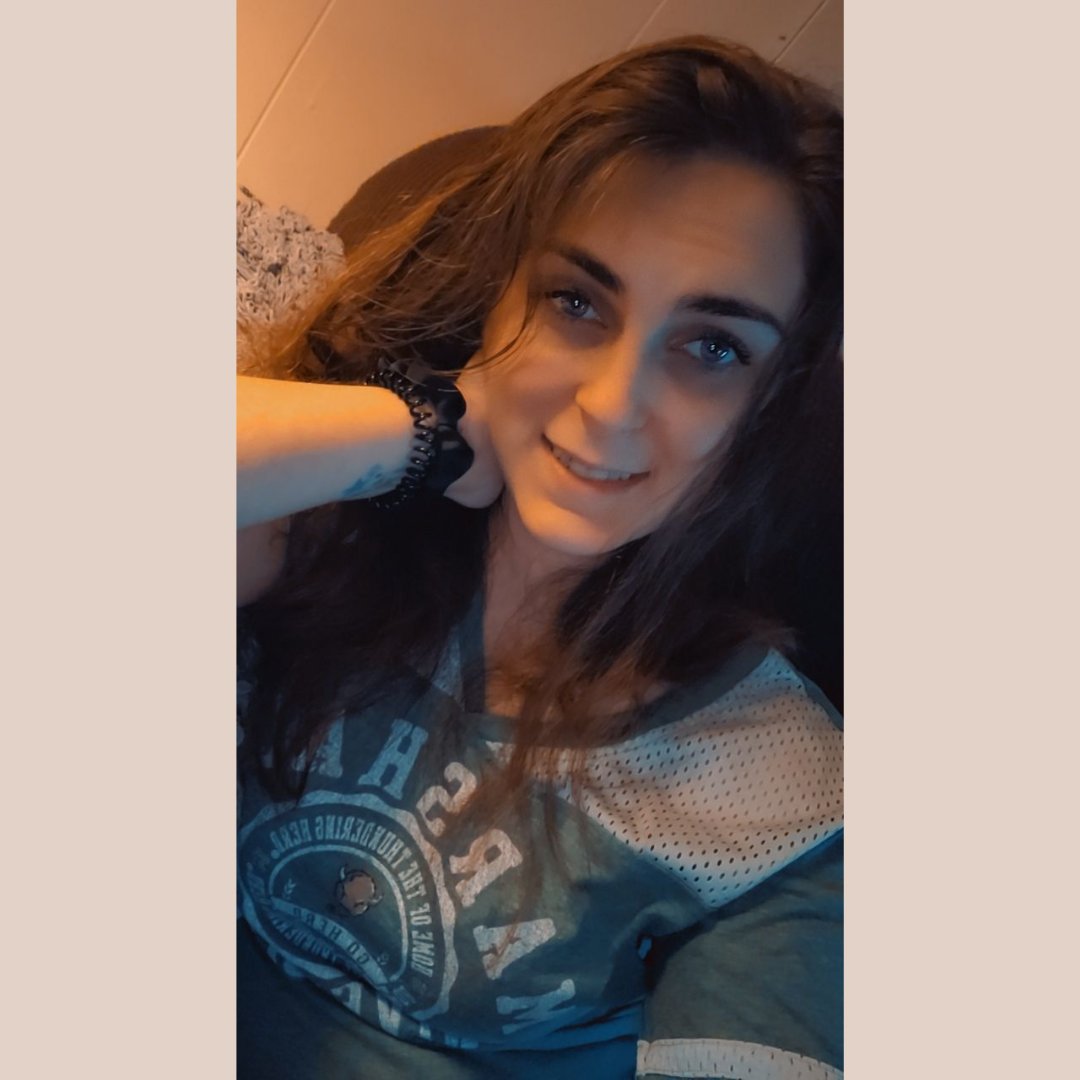 _aleciasmith27's tweet photo. #NewProfilePic https://t.co/FB9CaTYQl9