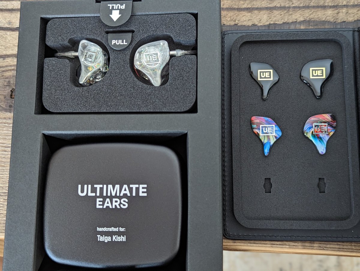 StanSmith_jp's tweet photo. 遂にカスタムIEM UE LIVEが届いた😊
早速フィッティングはじめます。
#UEPRO #iuseUE https://t.co/m9BvzSmsRM