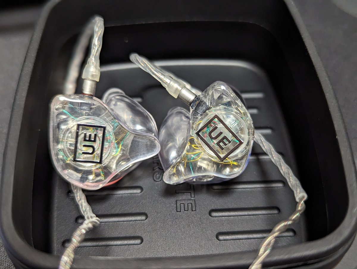 StanSmith_jp's tweet photo. 遂にカスタムIEM UE LIVEが届いた😊
早速フィッティングはじめます。
#UEPRO #iuseUE https://t.co/m9BvzSmsRM