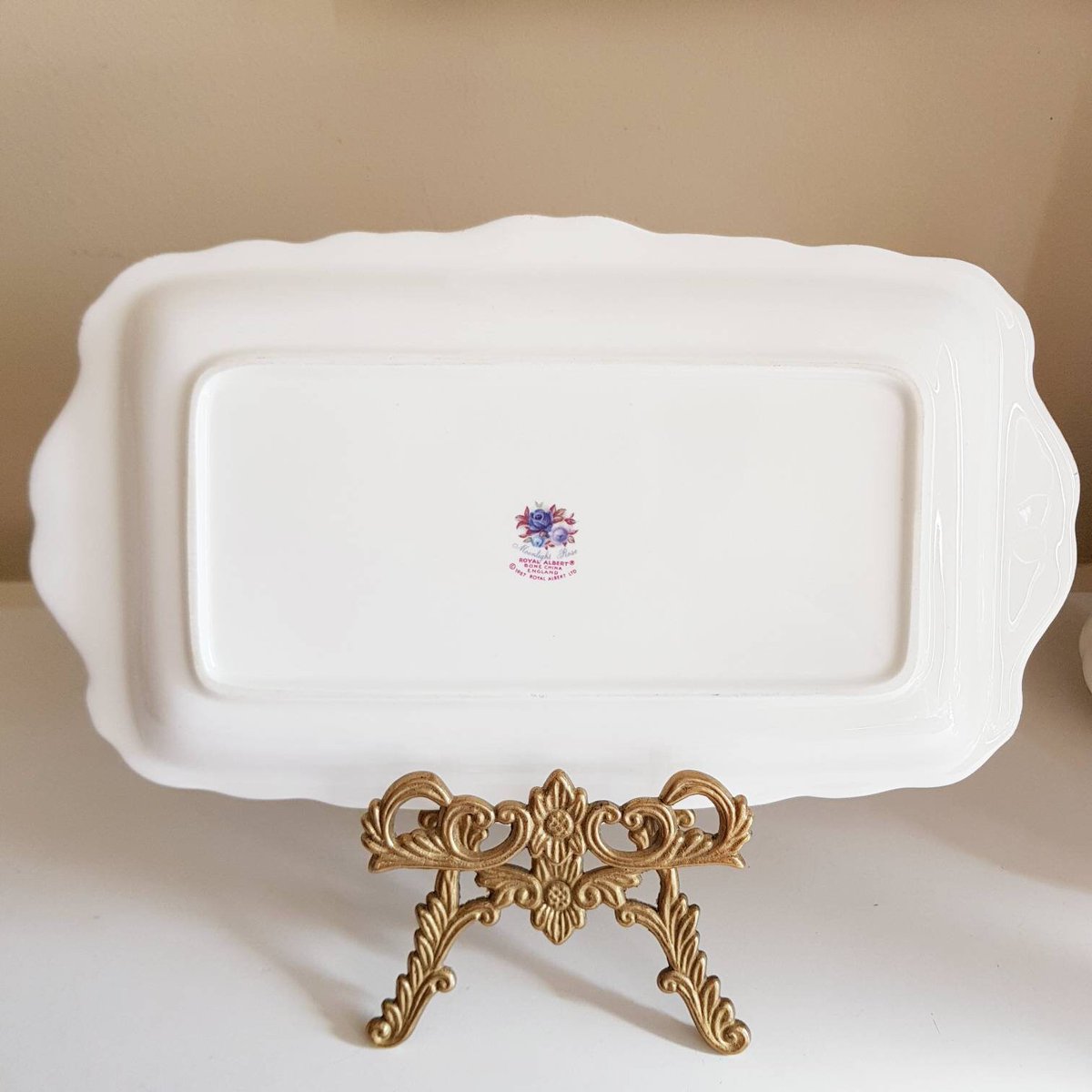 #ServingPlate #RoyalAlbert Original Royal Albert, Moonlight Rose, Bone China Porcelain, Plate Blue Roses, Made in England, Sandwich Plate, LTD 1987
etsy.me/3F17XPZ