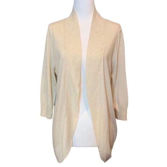 LauraA63707380's tweet photo. So good I had to share! Check out all the items I'm loving on @Poshmarkapp #poshmark #fashion #style #shopmycloset #tahari #vintage #merona: https://t.co/JL33PwBuTL https://t.co/7DH4jfVxdv