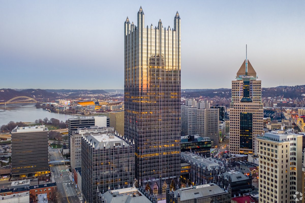 Pittsburgh in Decentraland📍

Big shoutout to <a href="/eellillee/">ile</a> for helping me deploy this to my DCL World!🤝

Now deployed on 412.dcl.eth