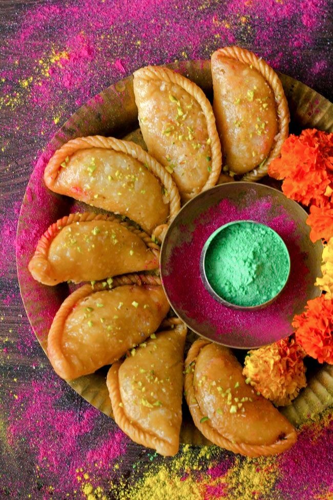 9rigelstar's tweet photo. Happy Colourful Day.. May the God fill your life with all the colours. Happy Holi to all. Enjoy a safe &amp; peaceful Holi :) 

💖🌈💖 https://t.co/hM9HXbLcGh