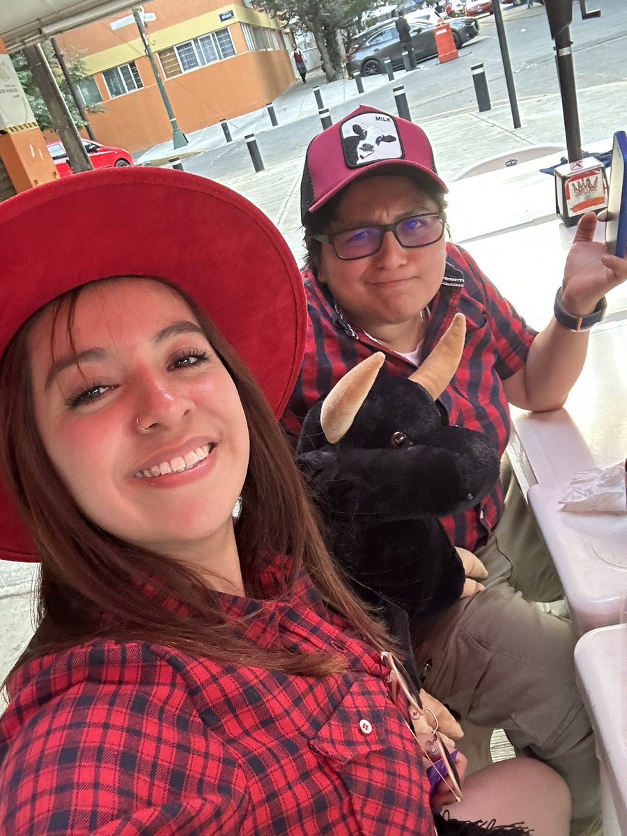 mon_xD's tweet photo. No miden lo enamorada que me siento de ella 🥰🥺 https://t.co/NobEPLgJr6