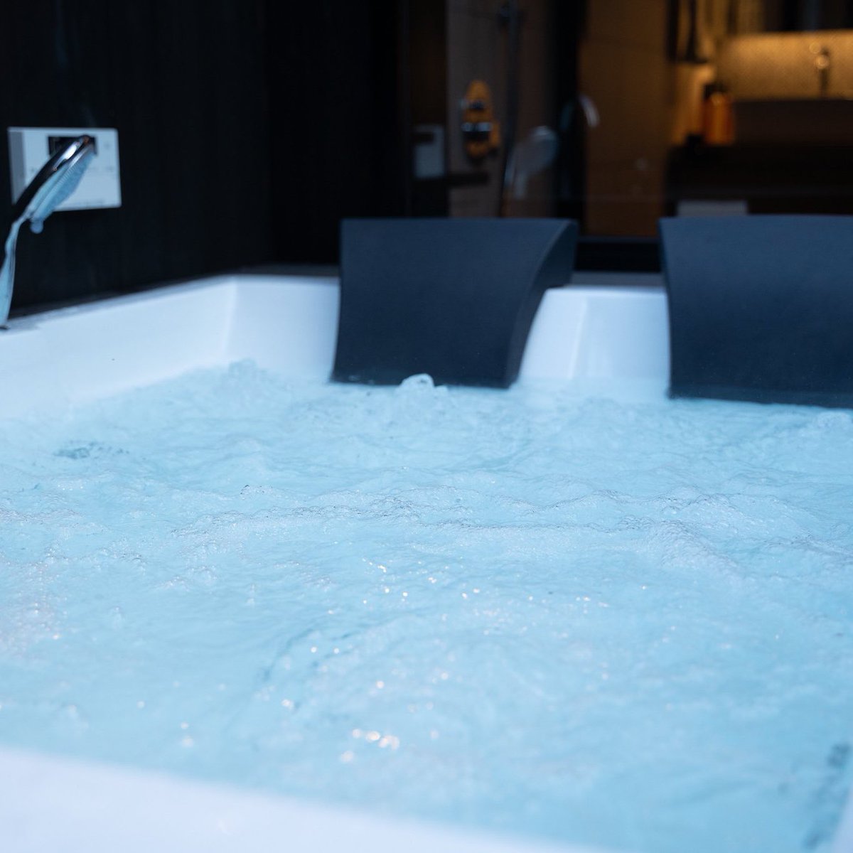 oparkogose's tweet image. ／
本日は #サウナの日 🧖‍♀️
＼

3月7日 は🈂️ウナの日

📍サウナスイートキャビンへ宿泊する方には
　#ionwater 無料プレゼント🍃

📍#サウナイキタイ にて投稿すれば
　オリジナルステッカーをプレゼント🎁

本館水着スパゾーンに
100度越えのドライサウナも！

ご利用をお待ちしております！