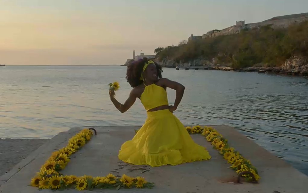 FernandezMaryde's tweet photo. Y ya está en la #TVC la bella y sentida canción de nuestro Nelson Valdés 🎼
   🌻🌻 "Vamos a seguir amando" 💛

#MejorEsPosible 🇨🇺 https://t.co/OI4BgWjPvp