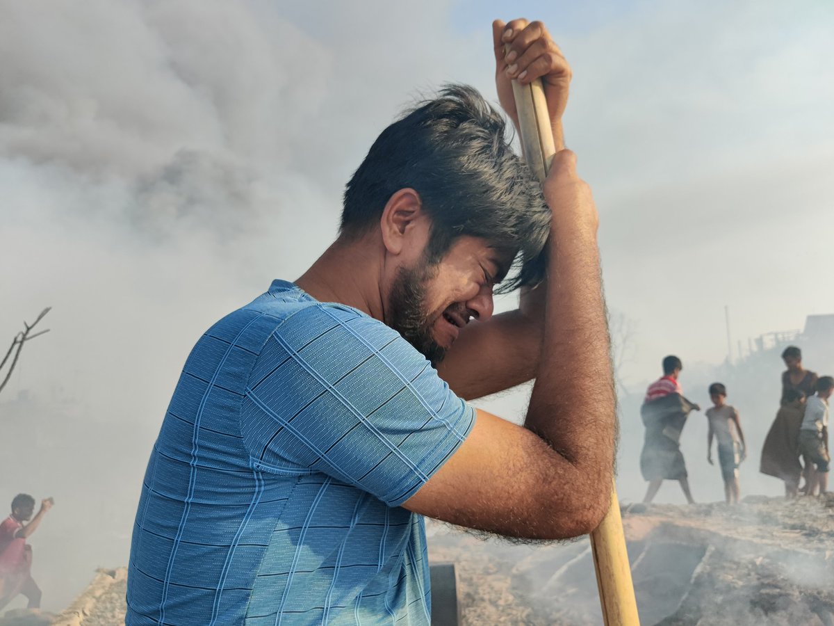 asifsaleh's tweet photo. This one picture captures the state of things in the Rohingya camp after the fire. https://t.co/vzjXMvfoAR