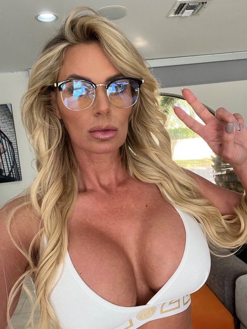 Going to London so let&rsquo;s make it free for the week to join!!! https://t.co/CzRduTgZ0G https://t.co/4