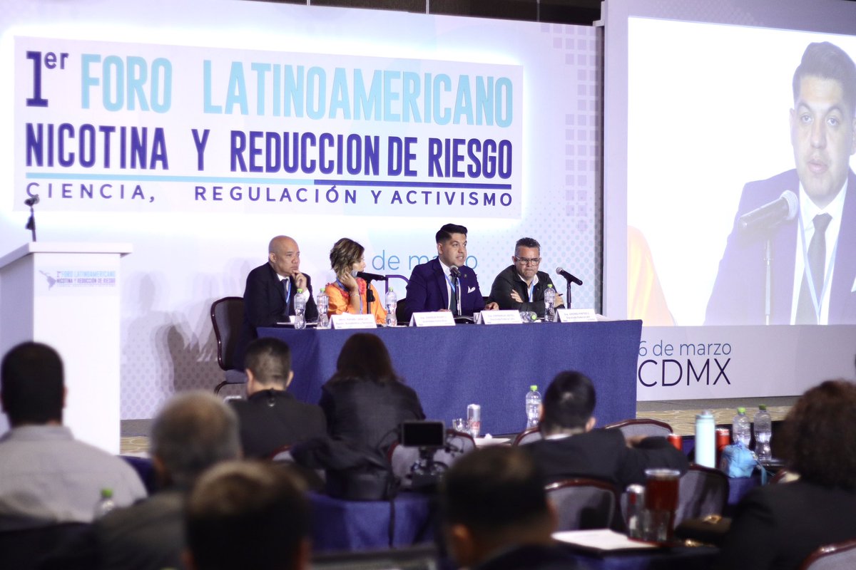 EmmanuelReyesC's tweet photo. Por ello, es importante escuchar las diferentes posiciones respecto a los nuevos productos que utilizan nicotina, siempre y cuando, se reduzca cualquier riesgo de salud, se regule el tipo de sustancias y se prevenga el uso de menores de edad.

En equipo, sigamos construyendo. https://t.co/mXQuz8HUyK