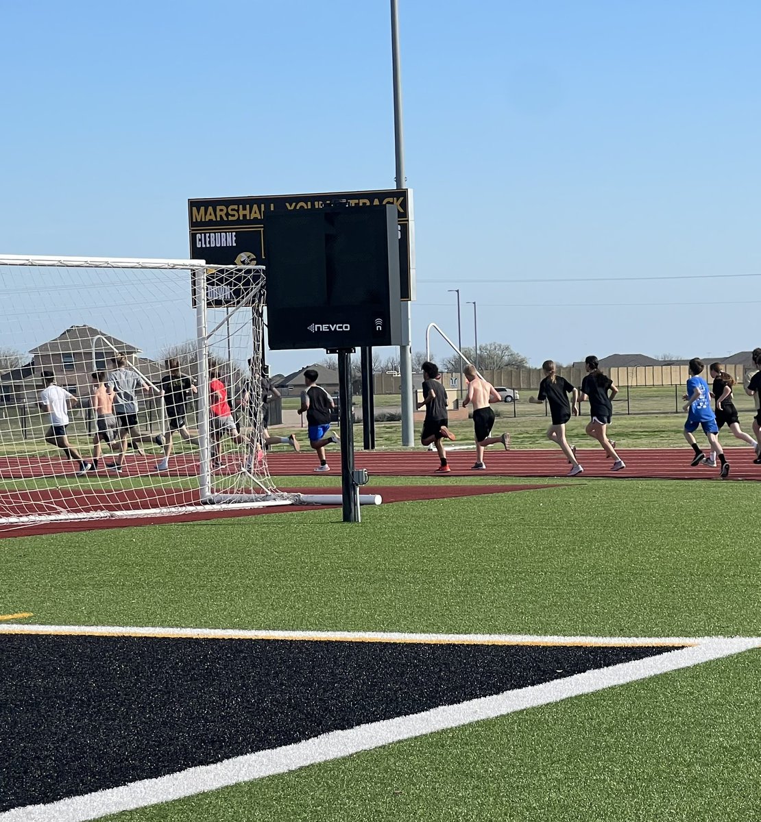 CleburneXc's tweet photo. Distance Runners putting in work today! Great day for mile repeats !! 🐝🏃‍♀️🏃‍♂️❤️ https://t.co/oSEROdZZPb