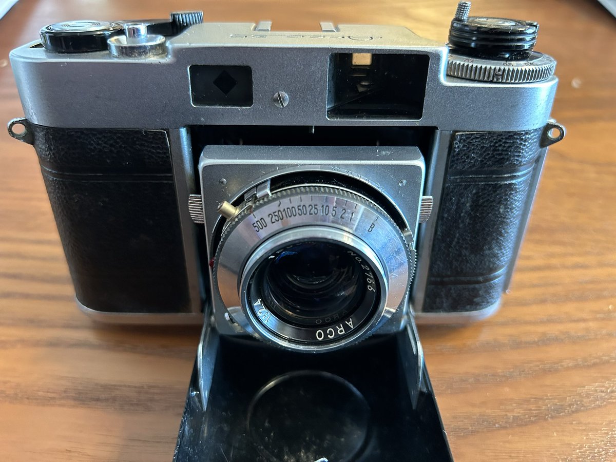 shibaxmako's tweet photo. アルコ35というスプリングカメラを手に入れました。
#アルコ35 #Arco35 #フィルムカメラ #film https://t.co/CQ5W6LZ8wg