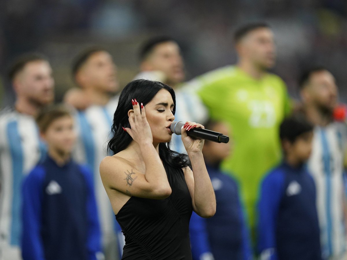 divaesposs's tweet photo. Lali en menos de tres meses cantó el himno nacional argentino en la final del mundo en Qatar y lleno un Estadio Velez para 50k personas. Orgullo es poco. 🇦🇷

@lalioficial https://t.co/qjKgKspMLU