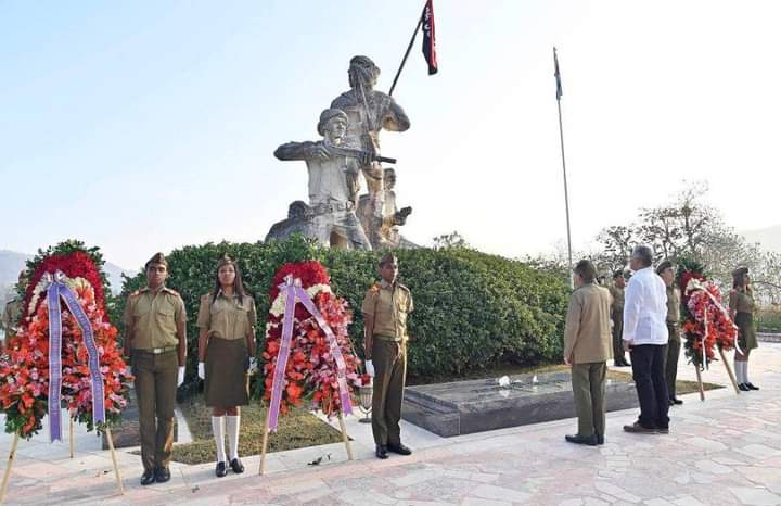 Con la presencia del Líder Histórico de la Revolución Cubana <a href="/RaulCastro_Ruz/">Raul Castro Ruz</a> y el Presidente de Cuba <a href="/DiazCanelB/">Miguel Díaz-Canel Bermúdez</a> rememoran el 65 aniversario de la Fundación del III Frente Oriental Mario Muñoz Monroy por el Comandante Juan Almeida Bosque #SiempreDeVerdeOlivo