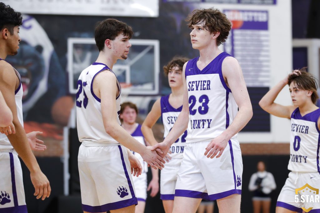 5StarPreps's tweet photo. Sevier County went into 2023 with a 6-8 record. 

Now the Smoky Bears are headed to the Class 4A state tournament. 

Here’s how @SCHSSmokyBears turned it around and got the win Monday at Karns. 

THE READ ▶️ https://t.co/yUqppypcxg https://t.co/lrMVHYaGxy