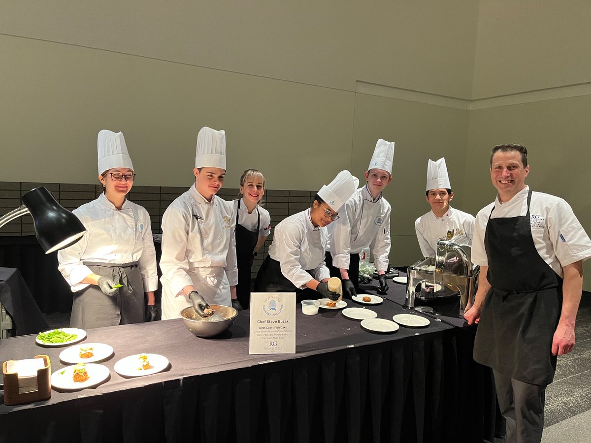 HSCCYeg's tweet photo. An incredible reception at the Awards Night tonight at Edmonton Convention Centre! Feat. Chef Steve from Royal Glenora Club, Chef Colin from Joey, Chef Jared from RGE RD, Chef Paul from The Workshop Eatery, Chef Peter from Meuwly's&amp;  Chef Serge from ECC! https://t.co/JD39gLSqqT