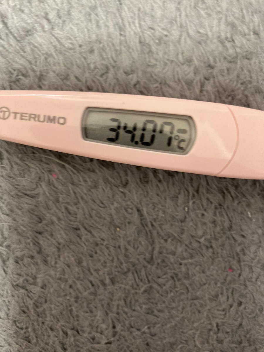 aya55love's tweet photo. 子供が37.5あると言われ熱で帰宅したけど自宅体温計TANITAもテルモも非接触のやつも、しかないんよな。
不思議😱
そして私 低体温すぎ https://t.co/W6DjUVAMUY