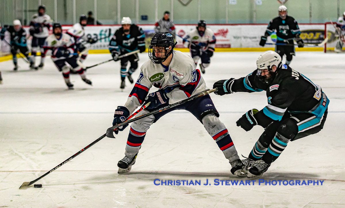 ppanthersvijhl's tweet photo. Through a period of play here at @Panorama_Rec  between the @SaanichPreds and @ppanthersvijhl and it is shaping up to be another close game in the series...tied 0-0 heading to the second @vijhlofficial #VJHL #Hockey #YYJ https://t.co/4A8uVV1Hbv