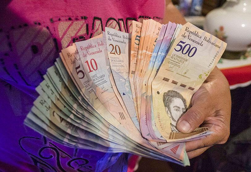 thecashheads's tweet photo. Our #NFT about the #Venezuela Bolรญvar Fuerte is like playing Russian roulette with your money. You never know when it's going to blow up. #FiatFail #FiatProblems #Bitcoin #Cryptocurrencies #NFTCommunity #BTC https://t.co/rzpLvS7WlQ