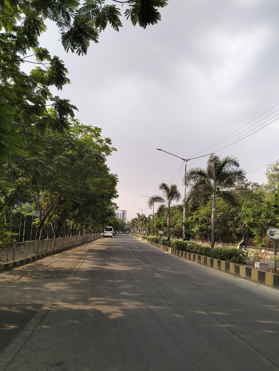 10mae_greenkid's tweet photo. Light drizzles &amp; some drum roll in the sky,
This weather may look pleasant to us Mumbaikars however it has wreaked a havoc for the farmers as untimely rains &amp; hailstones have caused a huge damage to standing crops across Maharashtra. https://t.co/I3LvT4mtn8