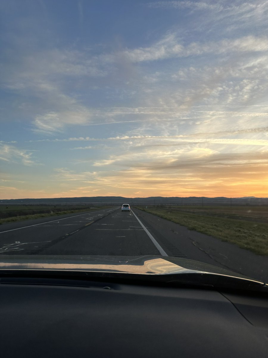 QuincyKalu's tweet image. Starting to appreciate the sky more. Go outside and watch the sunset please. #ADPRDogs