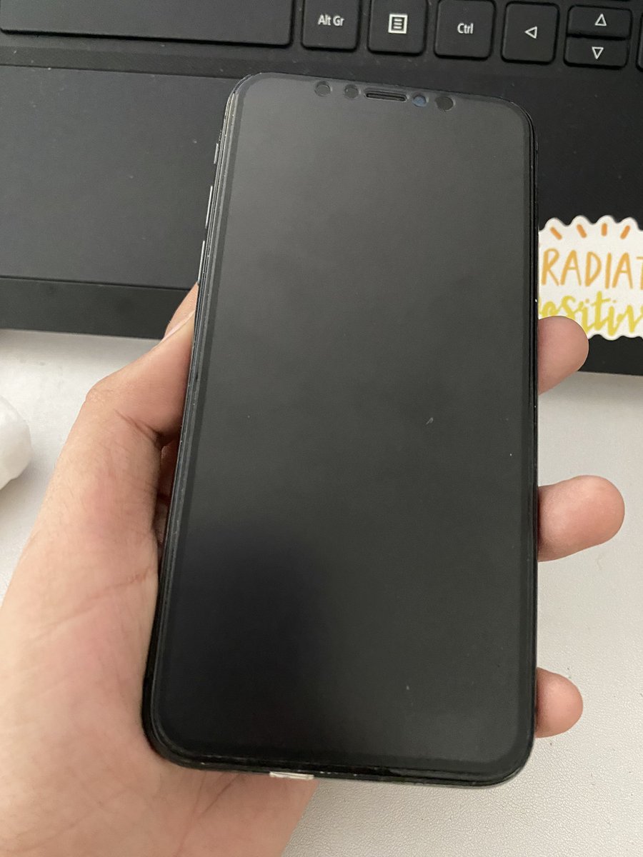 hunjaycart's tweet photo. wts lfb ph iPhone X #hunjaycartsells 

- 14k / 13k if payo
- 256 gb
- 83% batt health
- ios 16.3.1
- face id ✅
- true tone ✅
- comes with box and charger

issue: tend to overheat if matagal nakabukas ang cam

pls dm for other inquiries!!

wts lfb ph apple iphone x lf buyer https://t.co/HSrSCtfZl9