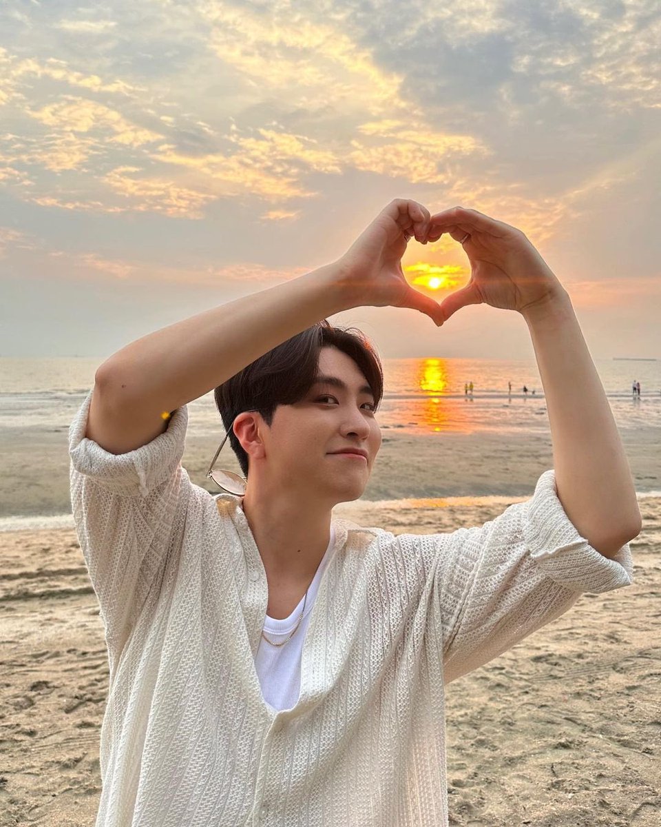 GOT7_Quote's tweet photo. 🦦Youngjae’s IG Update🦦
🗓7 Mar 2023

“เลิฟเลิฟ ☀️🫶🏻”

🔗https://t.co/NeCnj0f64E

//☺️🥹🥰
#ErrrDay

#YOUNGJAE #영재 
@GOTYJ_Ars_Vita #GOT7 @GOT7 https://t.co/zpTISuygqB