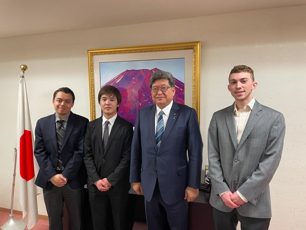 RinNishimura's tweet image. First time meeting the old intern boss in years! Glad my @asianstudiesgu friends could join me for this extraordinary opportunity to talk to LDP policy chief Hagiuda. He gave us some insight into his thoughts on Ukraine, defense, and GX.