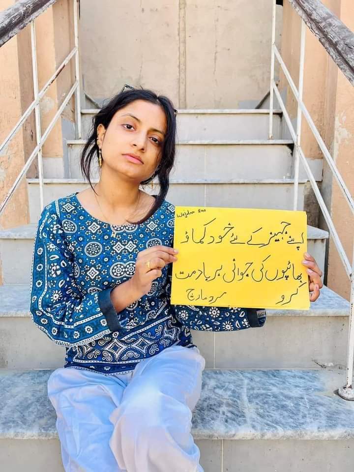 AMuqtadir_'s tweet photo. یہ کون ہے۔ اس نے پہلی مرتبہ مردوں کے دکھوں کی ترجمانی کی ہے۔ اس کی باتوں سے پیار ہونے لگا ہے
#عورت_مارچ 
#مردمارچ https://t.co/asT5PfW0fr