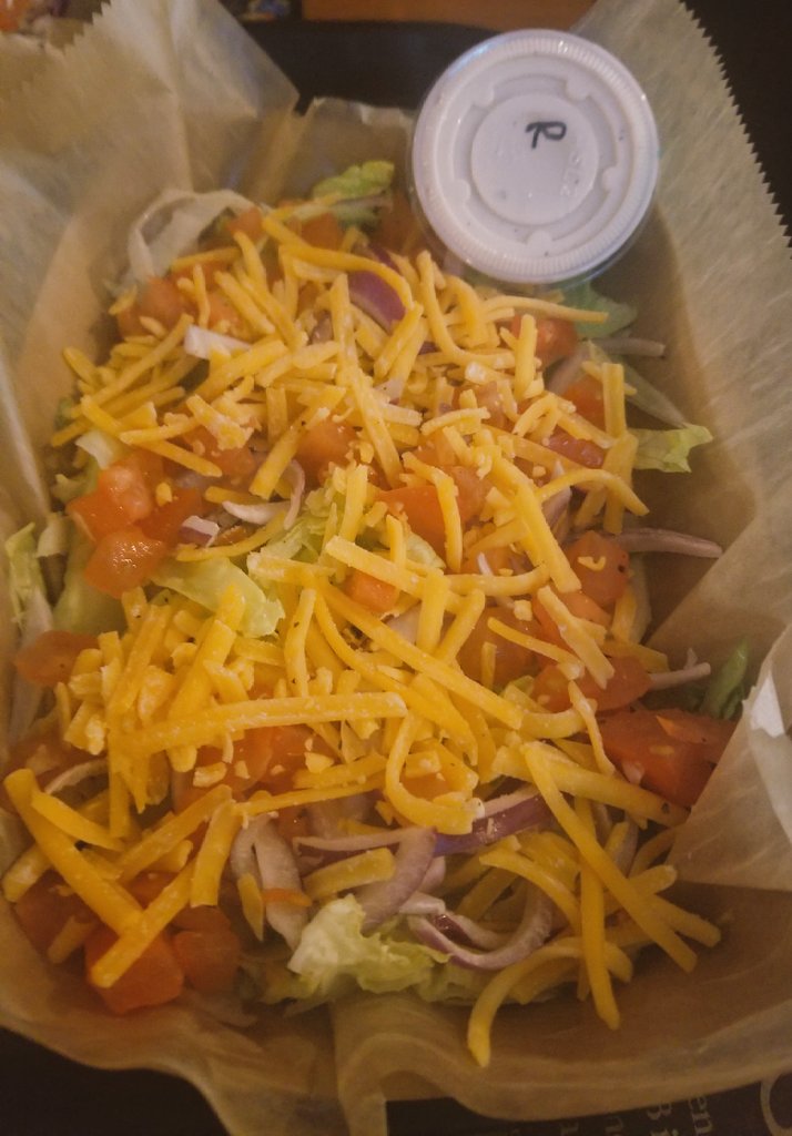 somustakeem's tweet photo. Yea I'm that #Taurus who takes #pictures of the feel good #food! Went by #TresEqius and had the epic #adultgrilledcheese, a #barhouse #salad, & #chickenkabobs for a meat eating friend! https://t.co/IWXVHQL1Xr