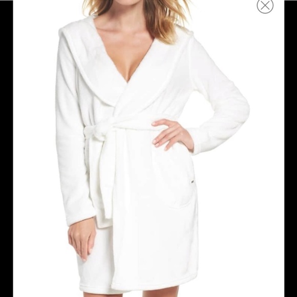 So good I had to share! Check out all the items I'm loving on <a href="/Poshmarkapp/">Poshmark</a> #poshmark #fashion #style #shopmycloset #ugg: posh.mk/2r317q6SXxb