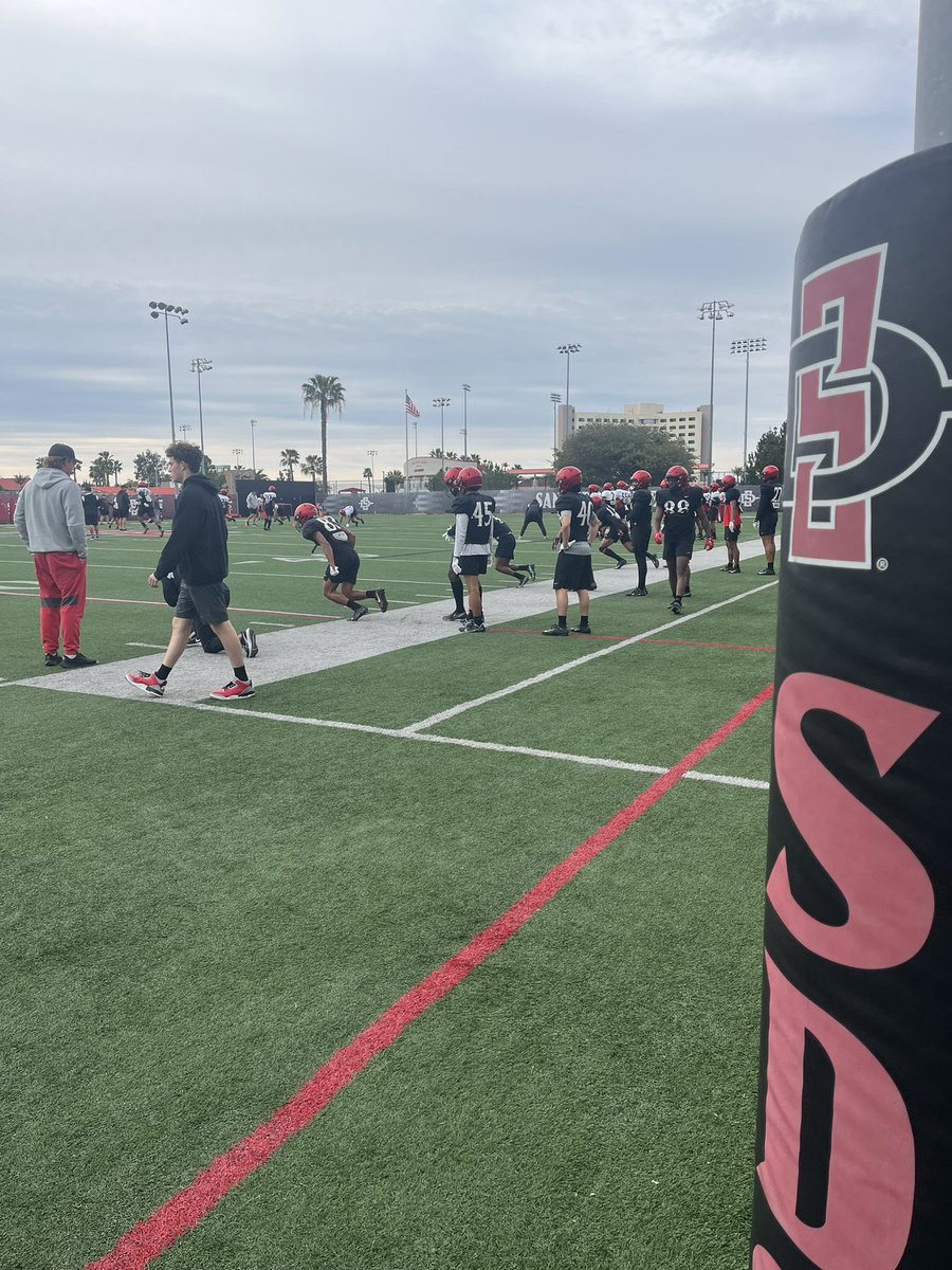 CharlieWeis455's tweet photo. Aztecs for life!
Got to observe SDSU football practice today and I have to say this was one of the most fun “professional development” experiences I’ve ever had.
Special thanks to @CoachDeakinSDSU for welcoming me back home. This university really does honor their alumni!
@SDSU @AztecFB