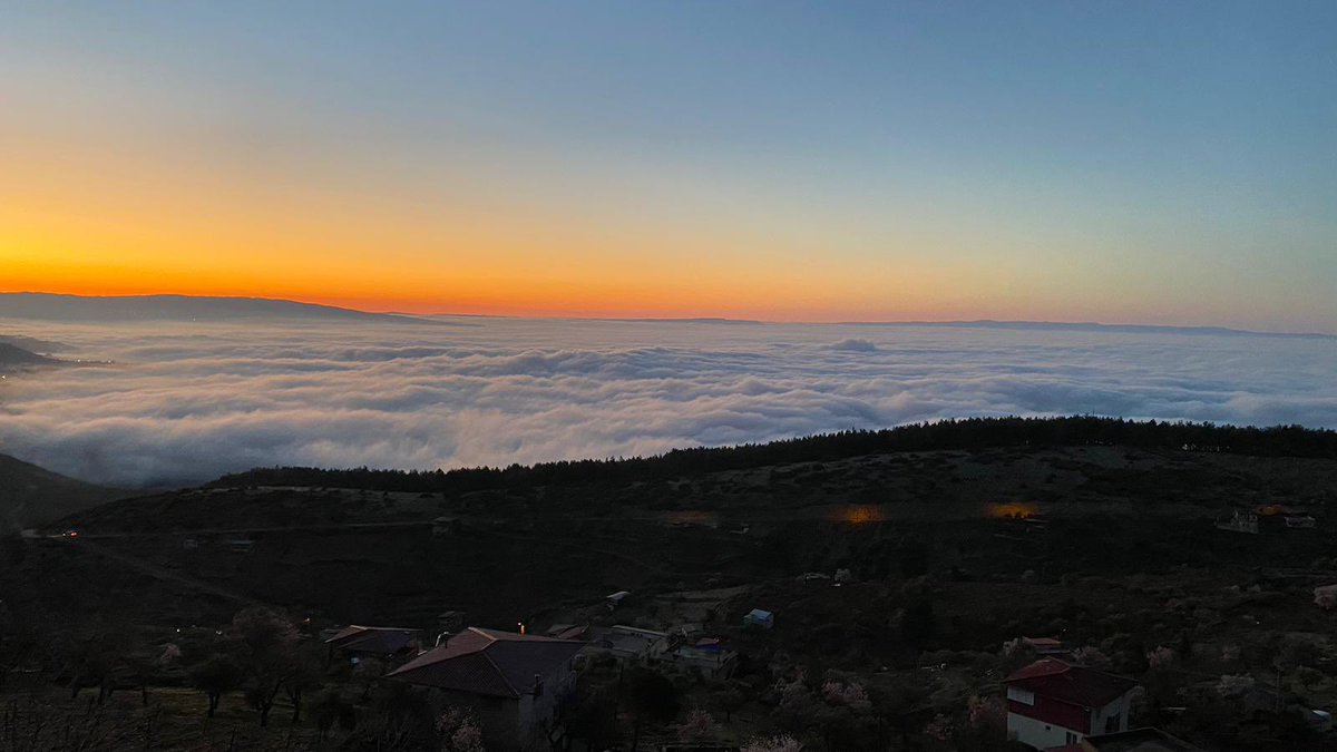 Depremden 1 Ay sonra Kahramanmaraş’ta gün doğumu, bir şehir beyaz kefenini giymiş  öyle bekliyor. Rabbim bir daha böyle felaketler yaşatmasın.