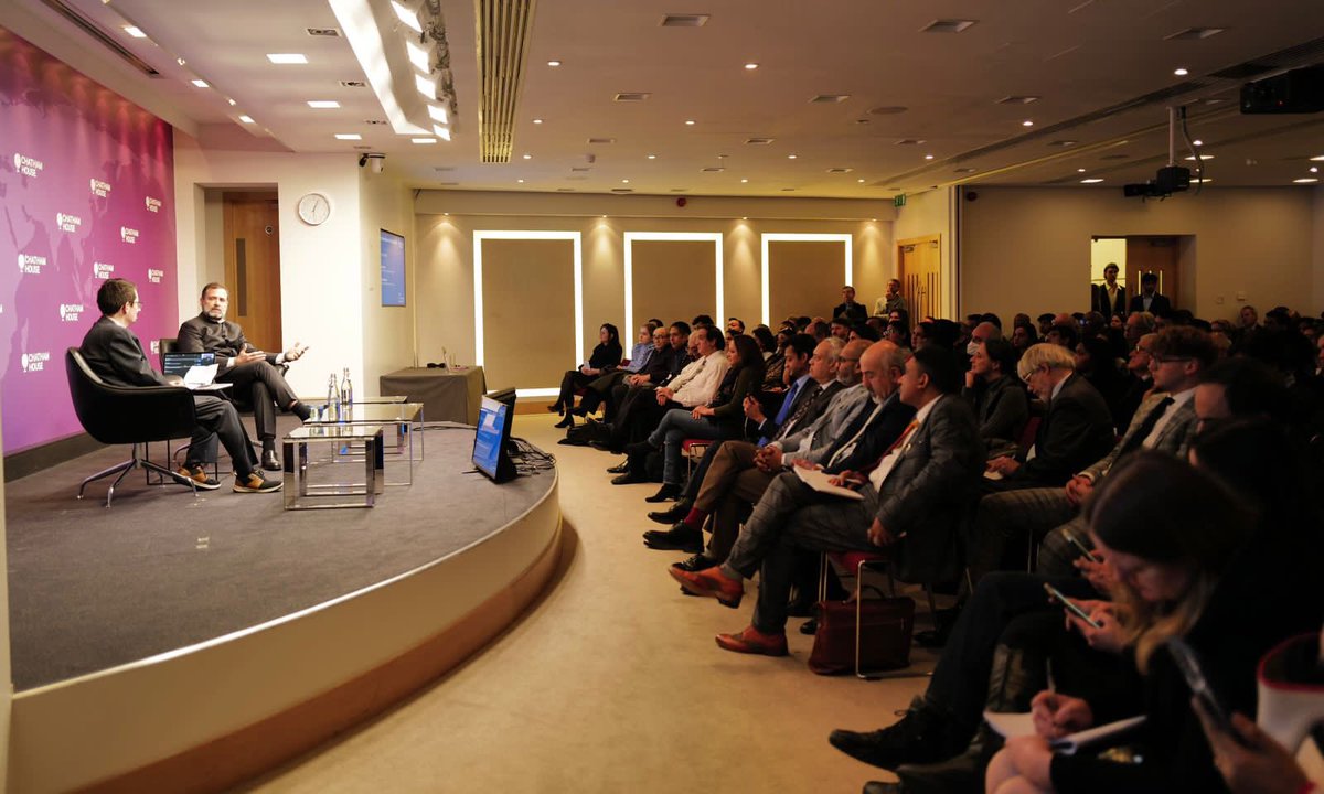 SevadalHMP's tweet photo. Shri @RahulGandhi talks about India's changing role in the world at Chatham House, London, UK.
#HaathSeHaathJodo
#RGInLondon https://t.co/Fbqh4Zl0Fz