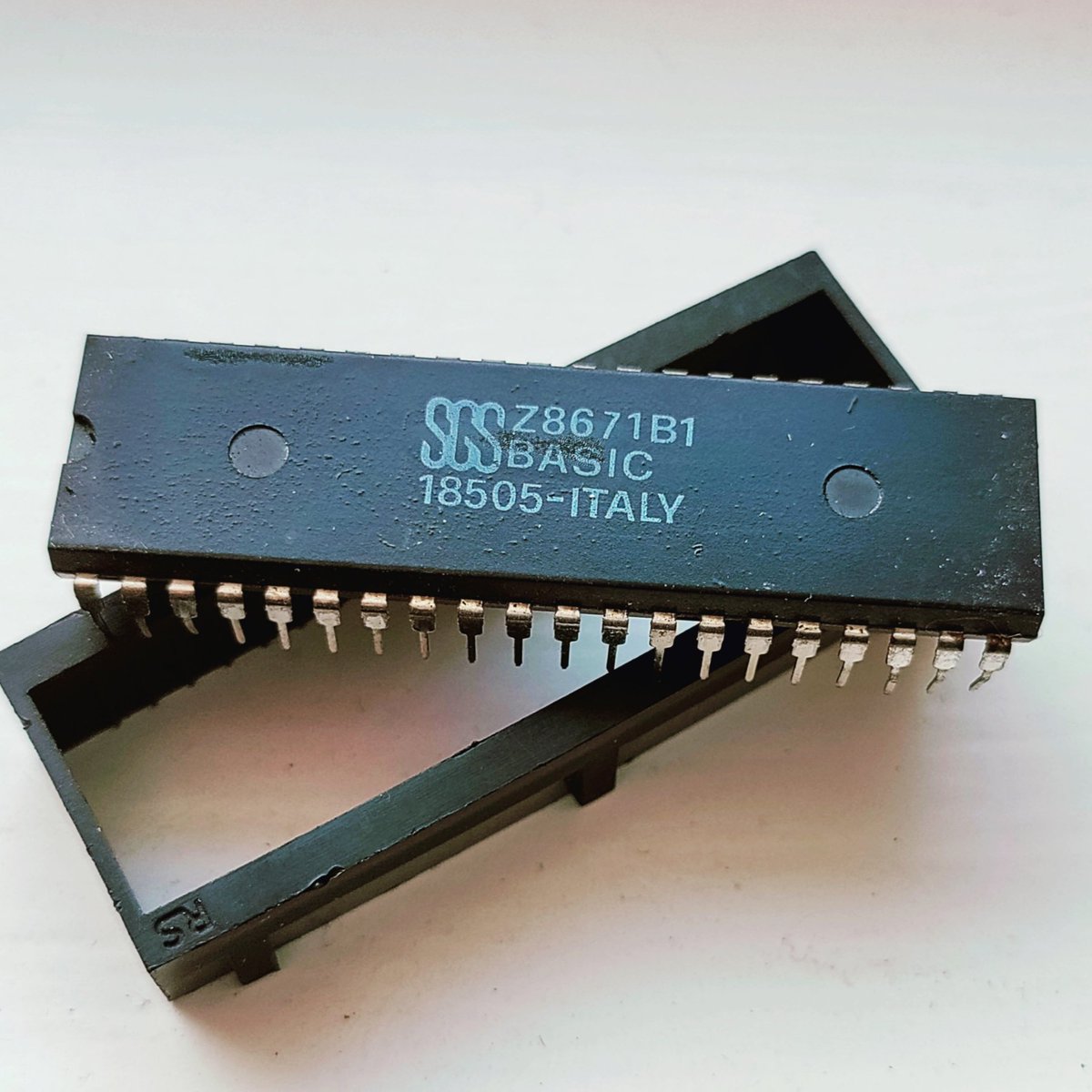matseng's tweet image. I just got a Z8671 - a Z8 (somewhat related to Z80 but not hard- or software compatible) microcontroller with a bit of built-in RAM and a BASIC interpreter in internal ROM. All it needs is a crystal, 5volts and a terminal (or FTDI adapter) and you can code BASIC applications.