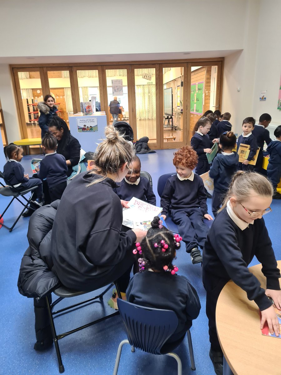 e1_sttherese's tweet photo. We love it when our parents join us for our library sessions. We enjoyed listening to a wide range of stories. It was great fun! #englishstannesgae1 @StAnnesgaCPS https://t.co/8yBb2XnKw8