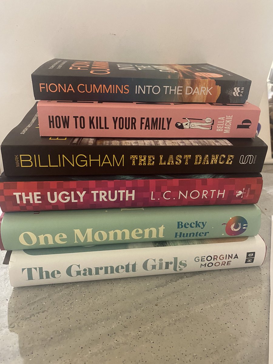 Last week in books.  
Gifted - #TheUglyTruth - @Lauren_C_North out 16/3
#TheLastDance - @MarkBillingham out 25/5
Purchased - #TheGarnettGirls - @PublicityBooks 
#OneMoment - @Bookish_Becky 
#HowToKillYourFamily - #BellaMackie
 #IntoTheDark - @FionaAnnCummins 

CR-Garnett Girls💚