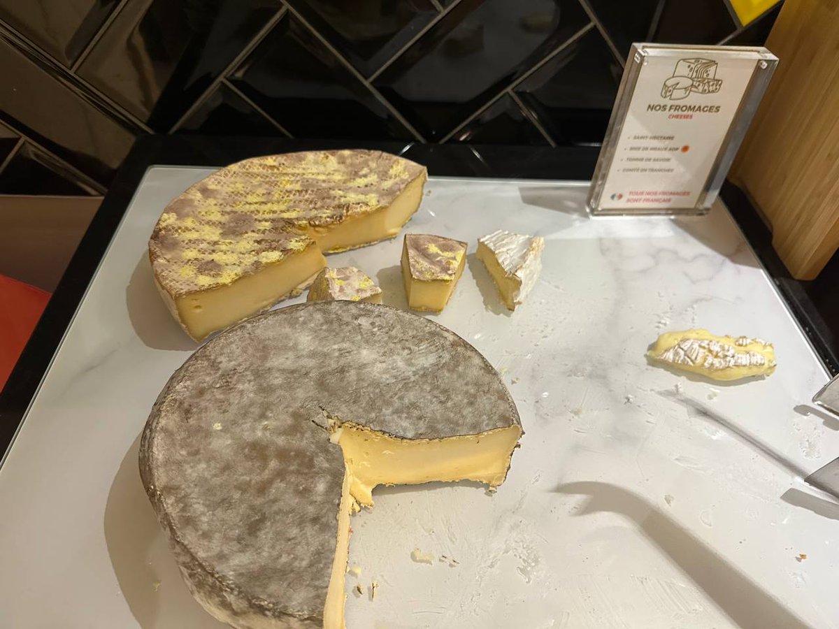cheesecrimes's tweet photo. Horribly mangled SaintNectaire .... https://t.co/YNiJSD4ITe