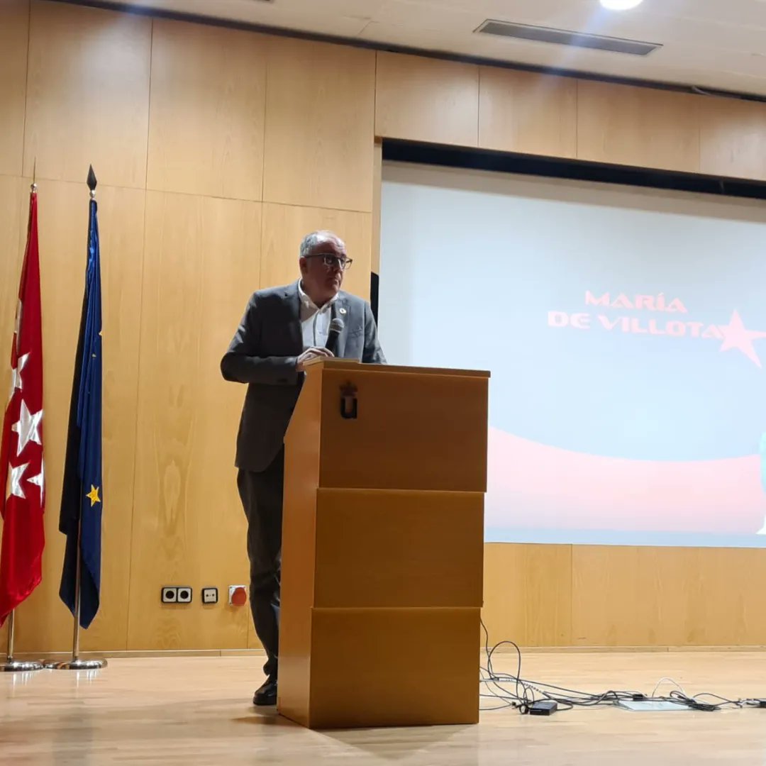 OIAA_URJC's tweet photo. El pasado día 2 de marzo tuvo lugar una charla preciosa "Encuentro con María de Villota" organizado por el Vicerrectorado de calidad y estrategia de la URJC, impartida por Emilio de Villota  padre de María, y Alfonso Jiménez, director de la Fundación deporte joven del CSD. https://t.co/B7Lz9mtCgY
