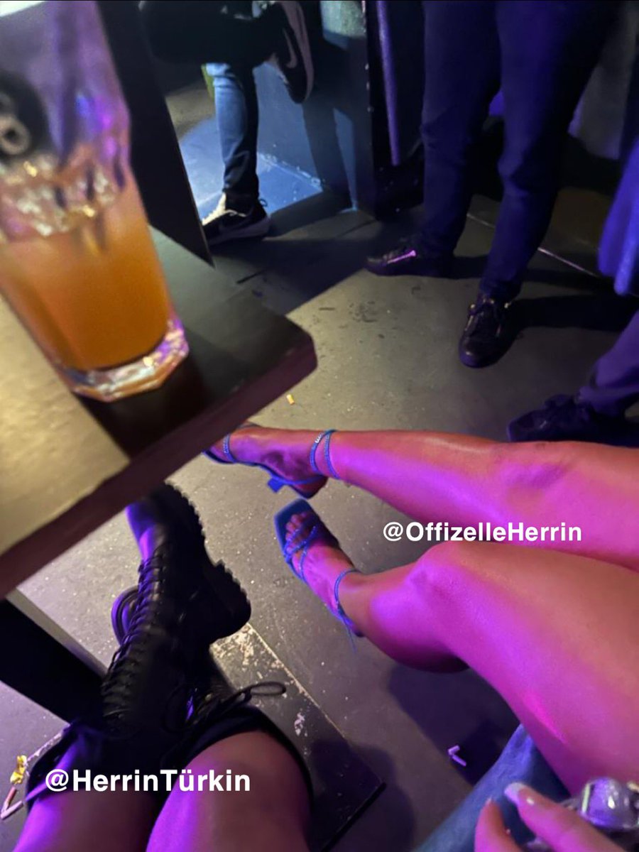 HerrinTurkische's tweet photo. @herrinturkin #füße #feetfethish #feet #fetish #sklave https://t.co/QqpvRp8ex5
