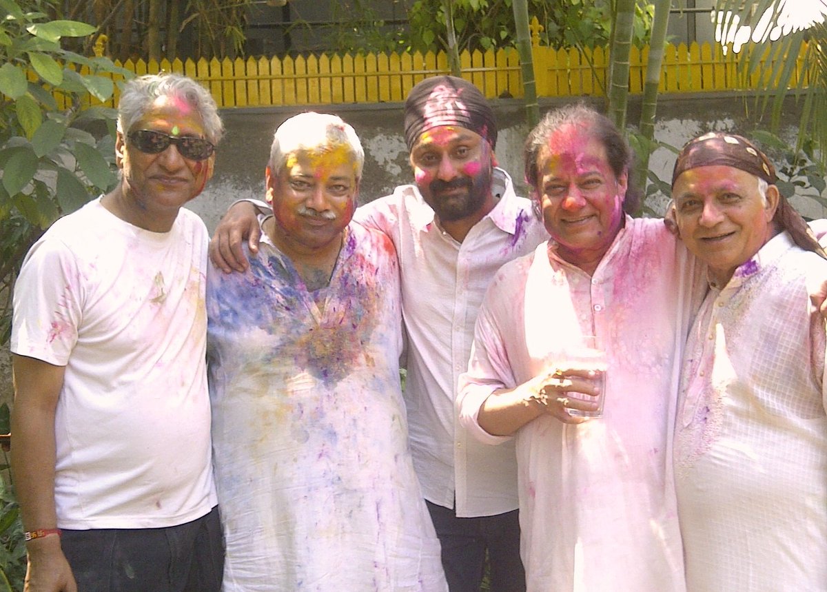 jaswinderworld's tweet photo. Memories of wonderful Holi celebrations at #jankikutir 
@AzmiShabana @anupjalota @AzmiKaifi @jayatibhatia7 @iptaindia #Shaukatazmi #sulbhaarya #HoliSpecial #Holi2023 https://t.co/emaVf0GfXc