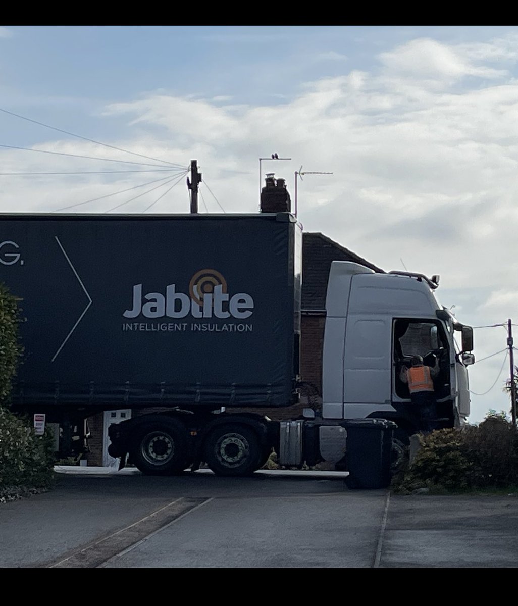 TonyBabonie's tweet photo. Jablite. “Intelligent Insulation” shame the intelligence is not shared with the driver. @jablite @selfish Blocked driveway 🤬 https://t.co/qCQswkURYR