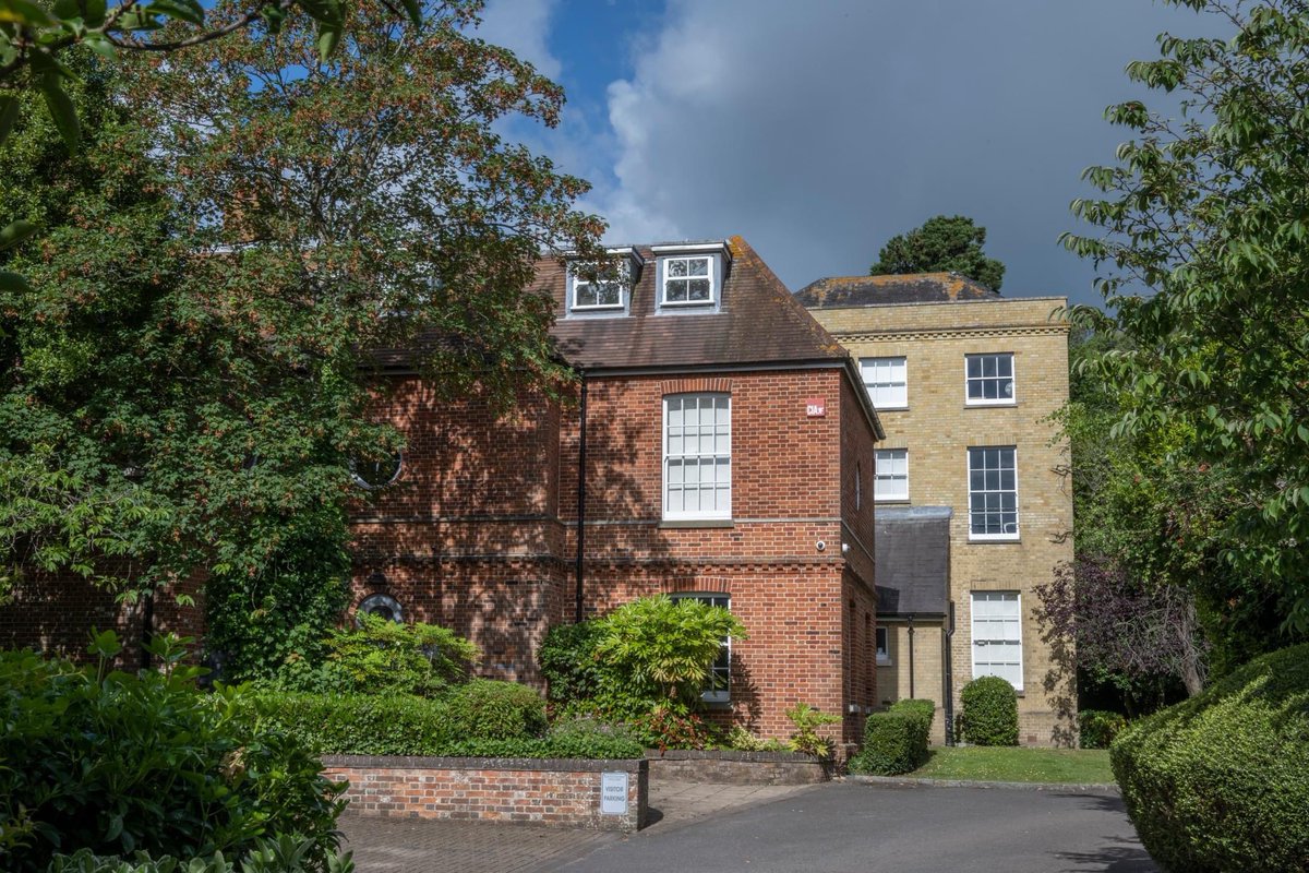 Gatcombe House tweet media