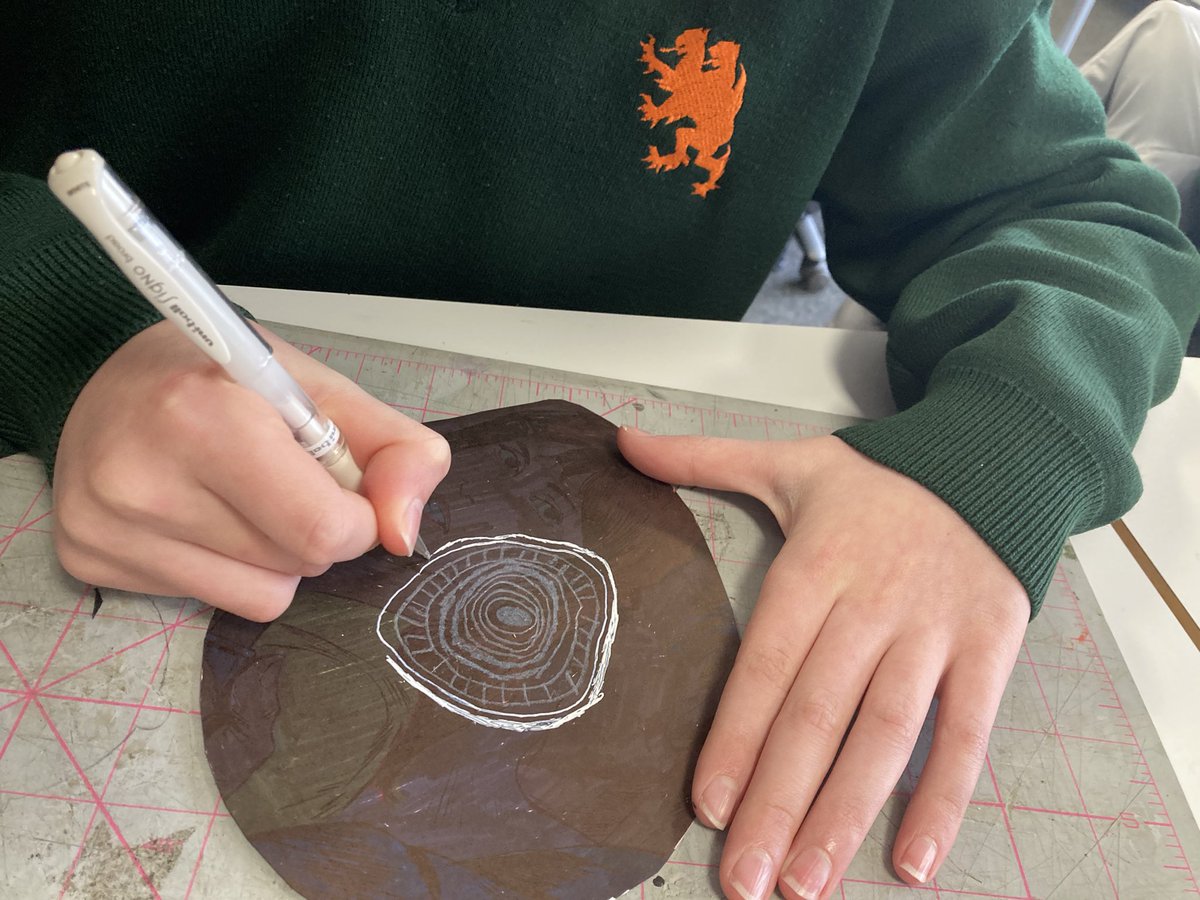 ArtgalleryJms's tweet photo. Year 9 Graphics project is underway for @OxfordWood Artsweek. REUSING materials from the Visual Arts dept. #reducereuserepair https://t.co/93VWfKGSsT