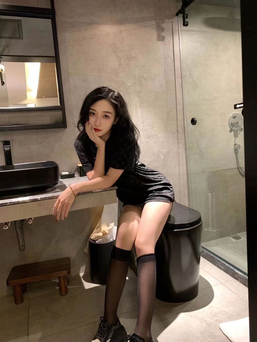 TomBuker6's tweet photo. 感觉好像很久沒有高潮了  
下面湿湿的  痒痒的 有合適的棒棒吗😜 https://t.co/HnKXoaZEFp