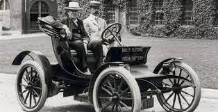 siglo_XIX_'s tweet photo. #revosafa Henry Ford was the creator of the automobile, this made life easier for people by not having to walk so much https://t.co/5hj1uGSM6C