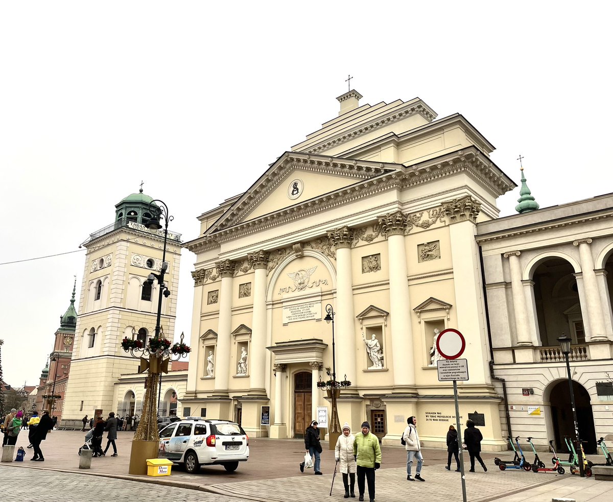 PeaPodExplorer's tweet image. Old town Warsaw! Full of history and beautiful European architecture ! Check out our page peapodexploerers.com