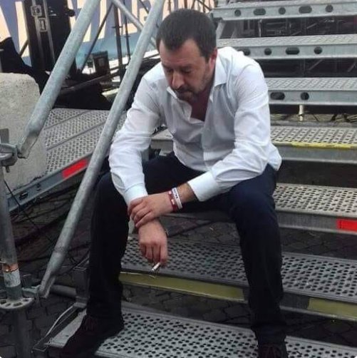 AndreaPecchia1's tweet image. Quando ti dicono che questa è l&apos;ultima sigaretta che puoi fumare all&apos;aperto

#sigarette