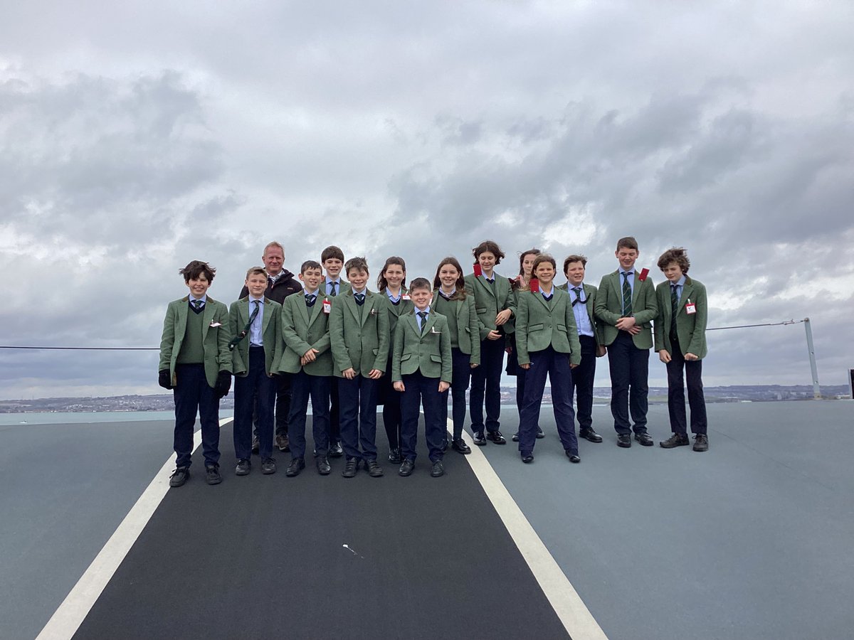 Our #STEM Club celebrated #STEMWeek by visiting the Queen Elizabeth Carrier 🚢 They had amazing tours and talks from Senior Officers. The highlight of their trip was being up on the flight deck and viewing Portsmouth Harbour from the bridge!⚓️ #theembleyway #schooltrip #stemclub